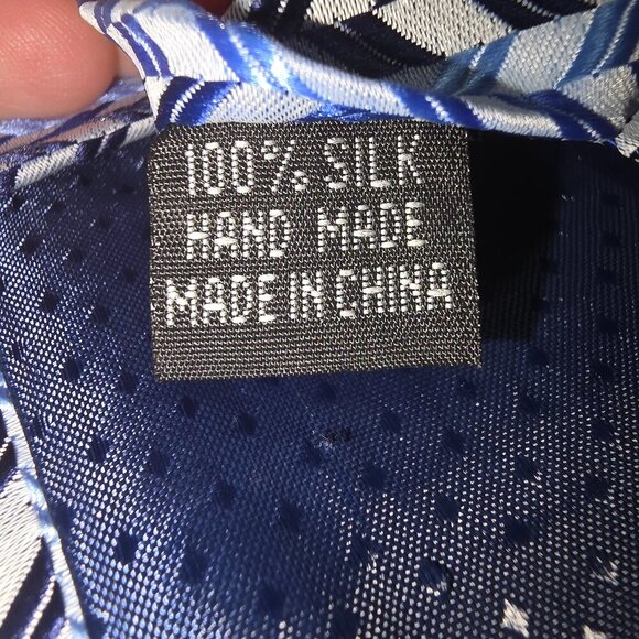 MENS SILK TIE BLACK BLUE  AND GRAY DIAGONAL CHEVRON PATTERN EUC - Picture 2 of 4